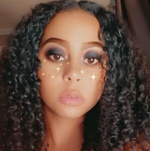 Meet your Posher, Elexis